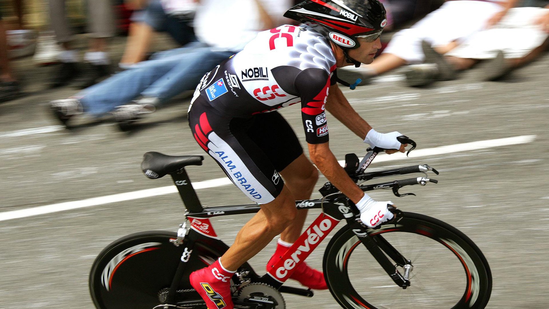 乐鱼中国官网-法甲防守战术调整对比赛节奏与犯规率的影响分析,法甲犯规次数多吗