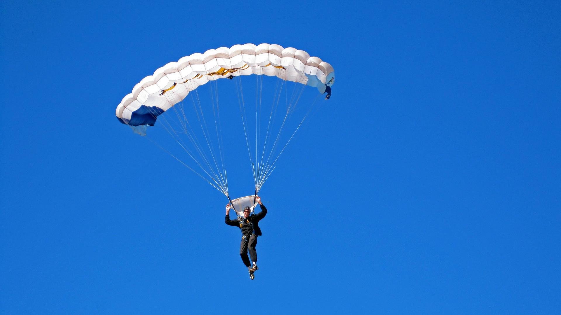 乐鱼游戏-LOL比赛前瞻节目深度分析备受观众喜爱，lol比赛时间安排表