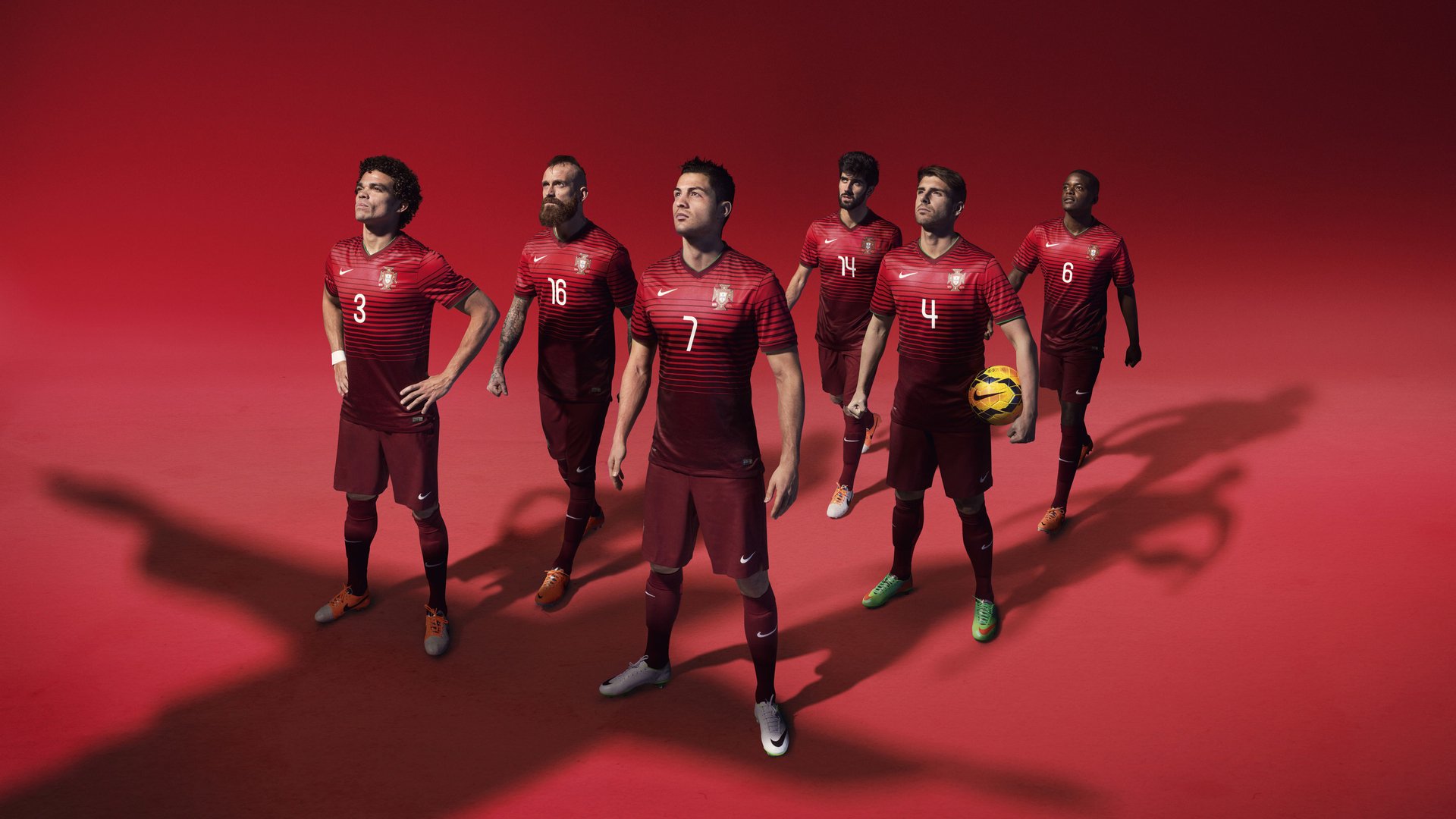 库里现场指导女儿练习基本运球动作，库里和女儿采访视频