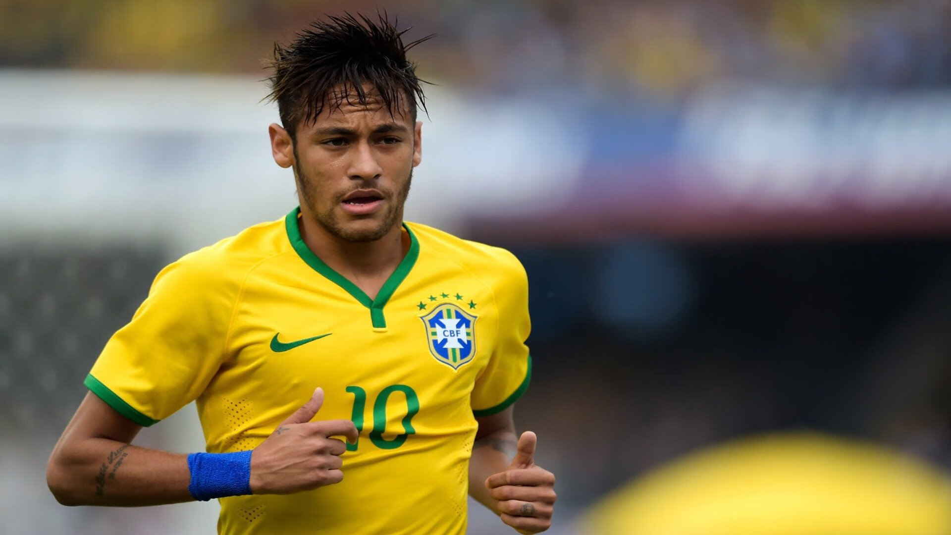 萨默·麦金托什女子200米蝶泳决赛精彩纷呈，女子200米蝶泳麦克尼尔